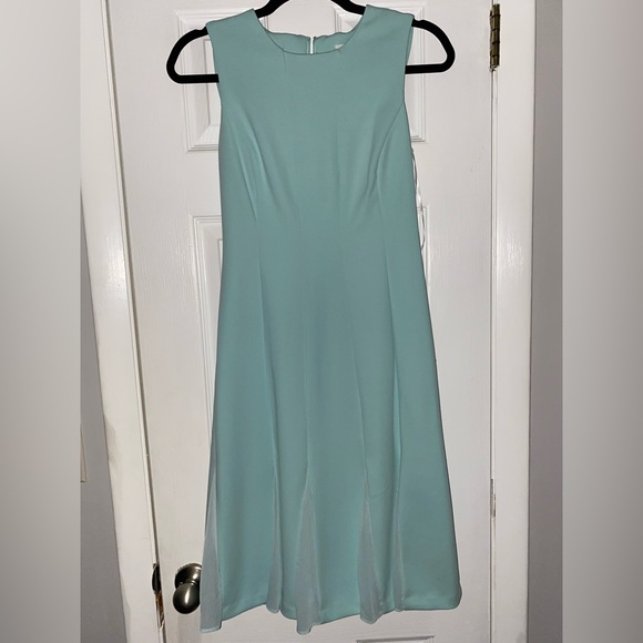 BRAND NEW NEVER WORN Classy dress perfect for formal events - Picture 1 of 8